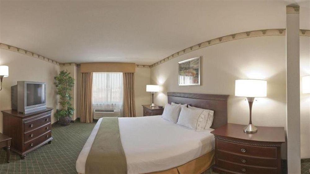 Hotel Express & - By Ihg Pharr
