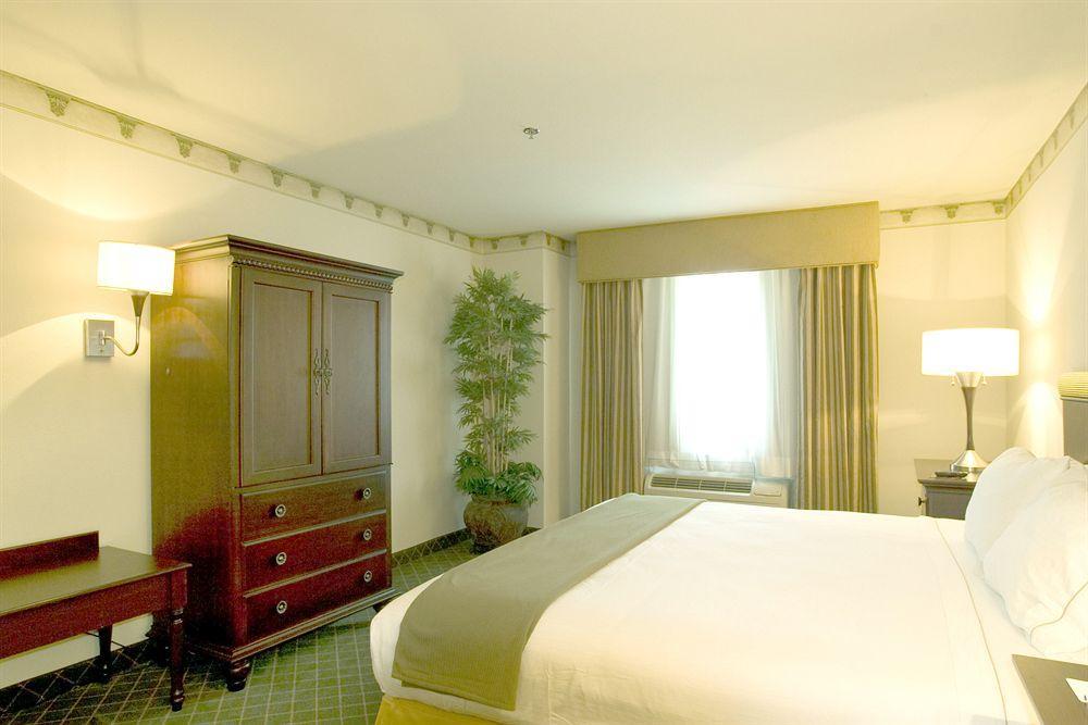 Express & - By Ihg