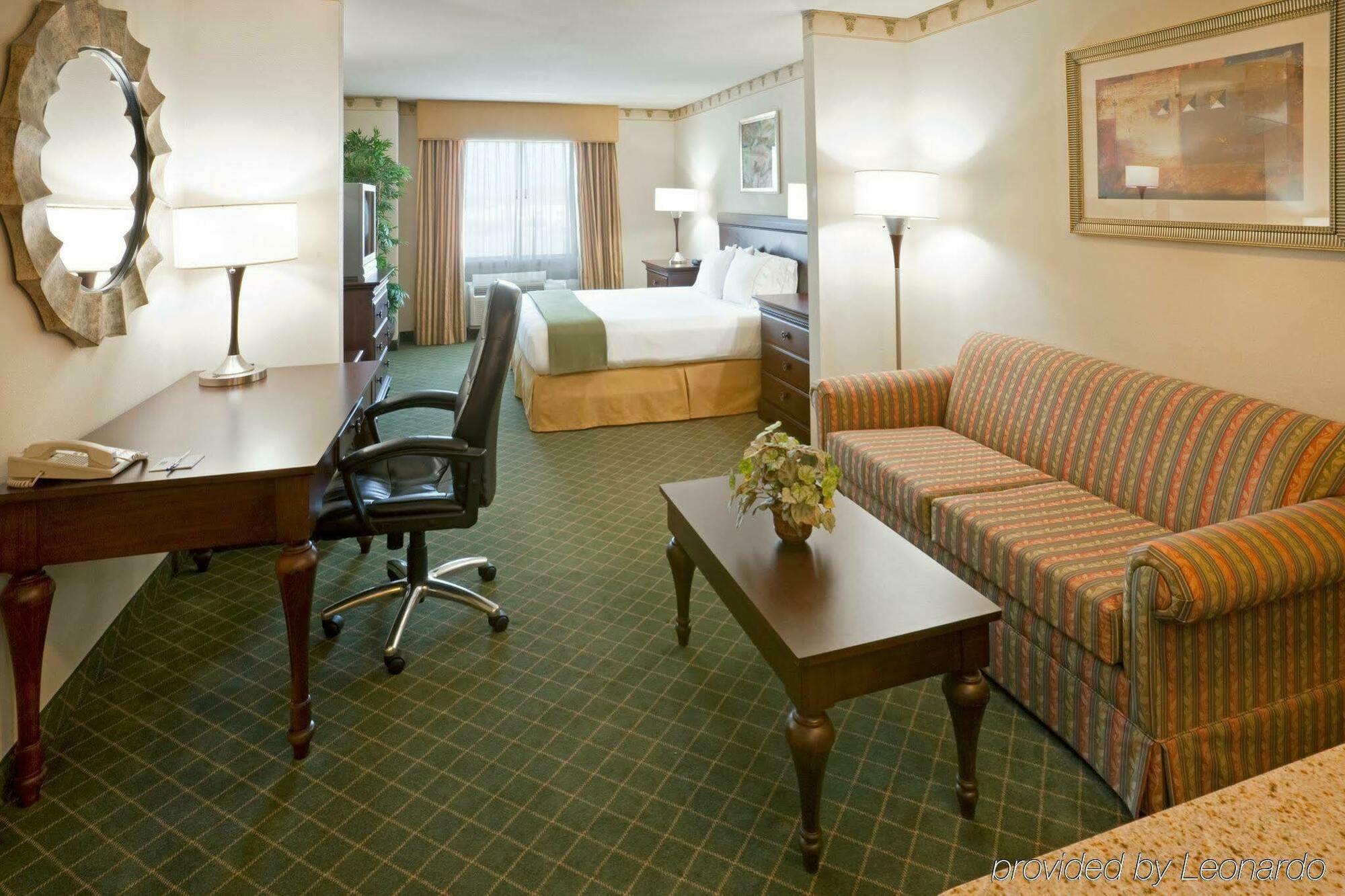 Express & - By Ihg Hotel 2*