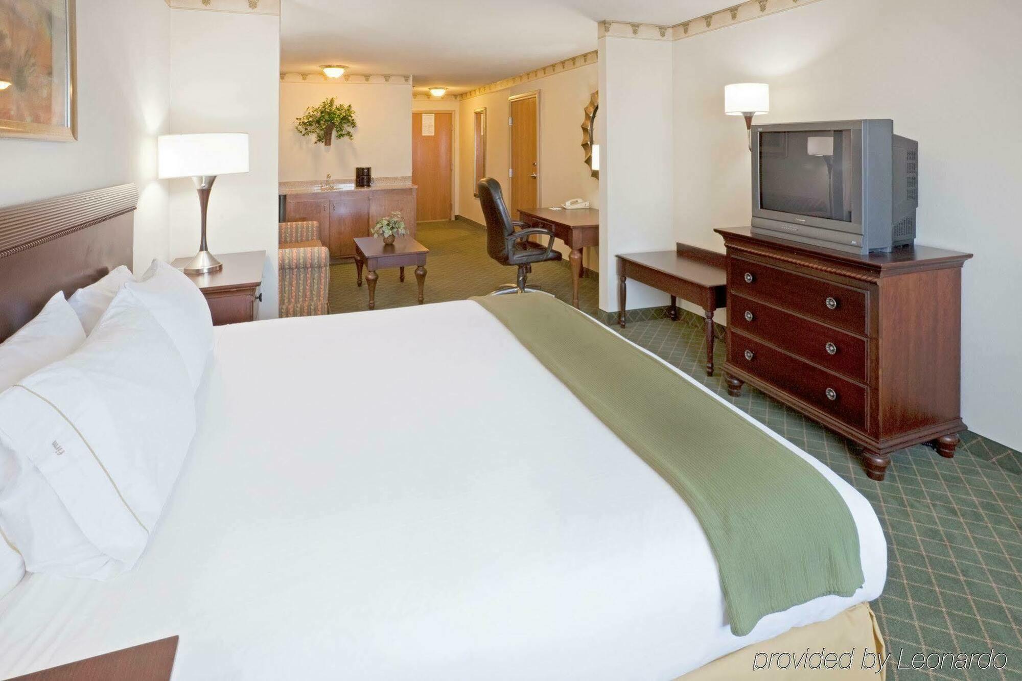 Hotel Express & - By Ihg Pharr