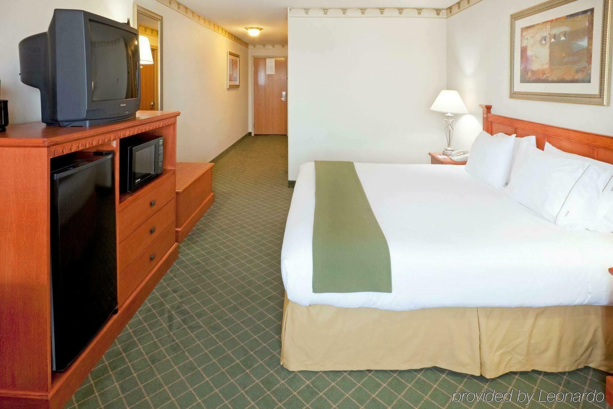 Hotel Express & - By Ihg Pharr
