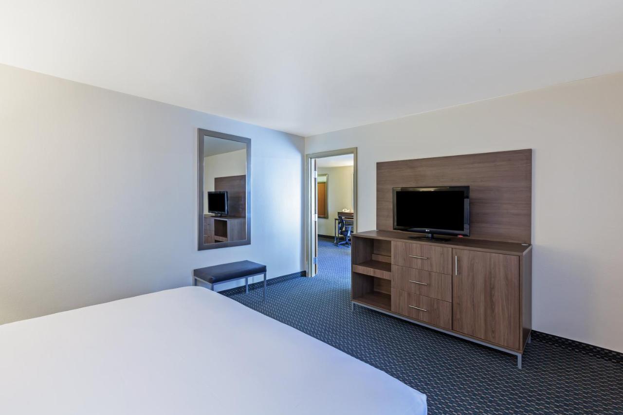 Express & - By Ihg